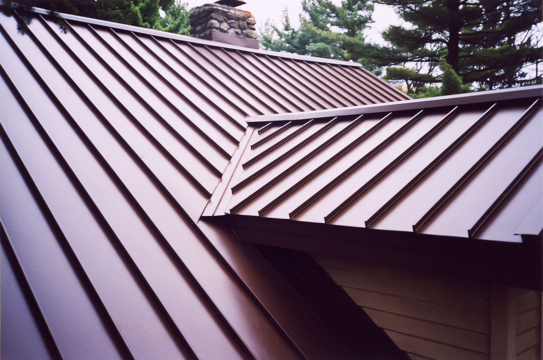 سقف شیروانی فلزی