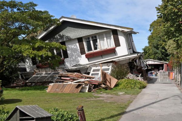 مقاومت سقف شیبدار در برابر زلزله